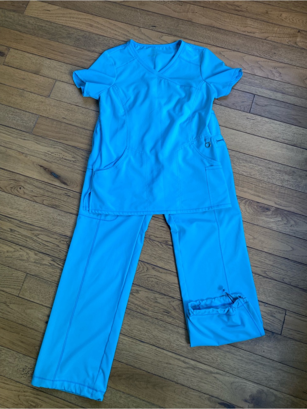 Cherokee Infinity Women's Turquoise V-Neck Scrub 2 piece set Size Small